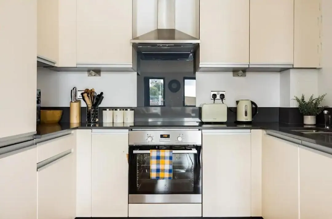 Fully Furnished 2 Bedroom Apartment Canning Town Close To 02 Arena, Canary Wharf With Free Parking London United Kingdom