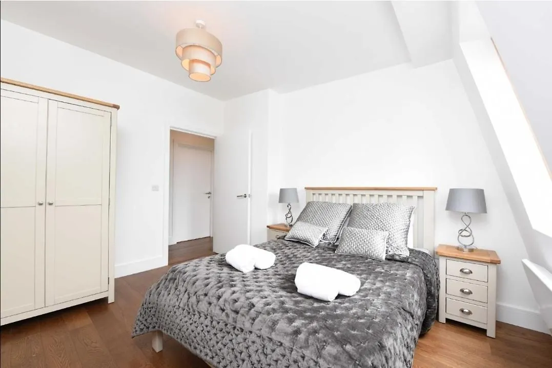 Fully Furnished 2 Bedroom Apartment Canning Town Close To 02 Arena, Canary Wharf With Free Parking London